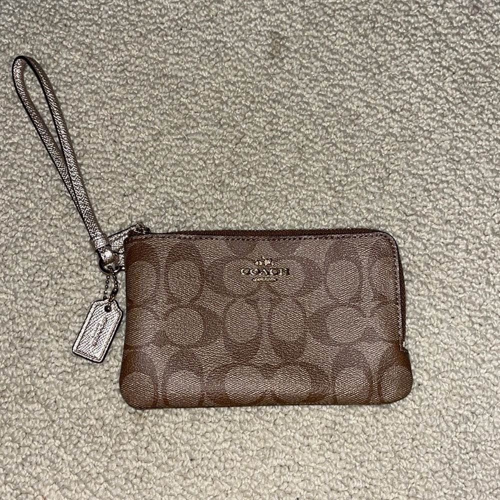 Coach Double Corner Zip Wristlet ✨